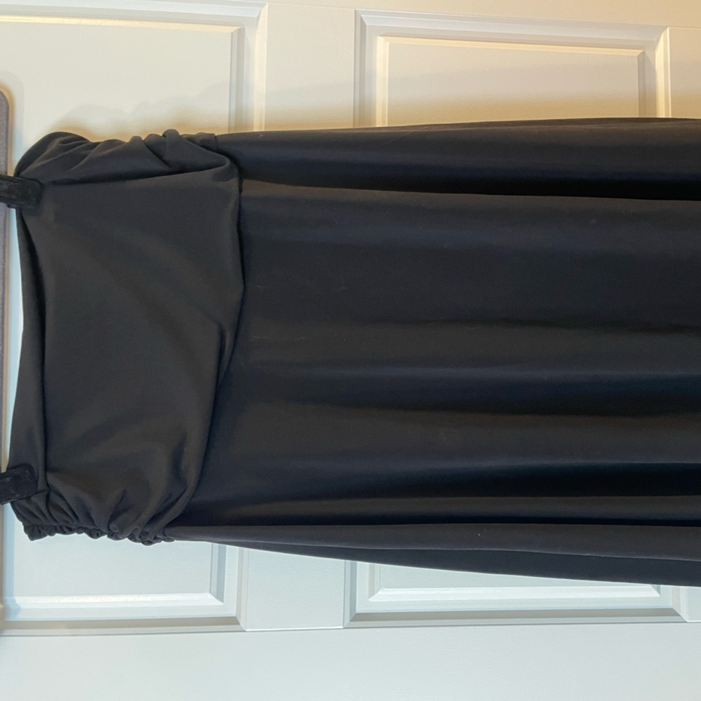 Black ruched side skirt. Black